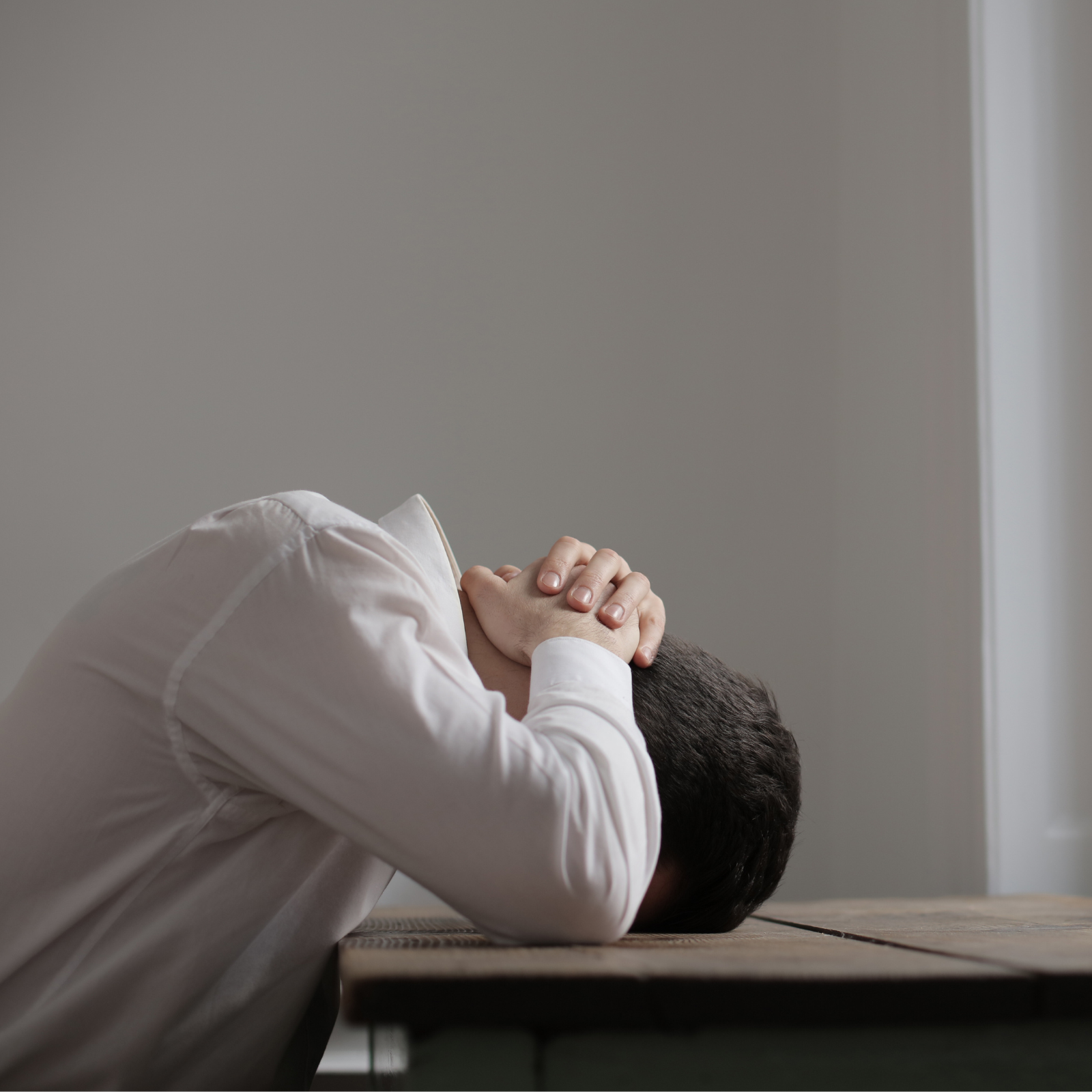 Infográfico sobre sinais de alerta suicídio em contextos de risco