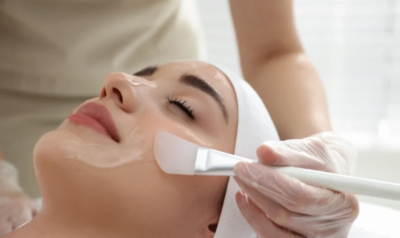 Peeling Enzimático x Químico: diferenças e aplicações clínicas