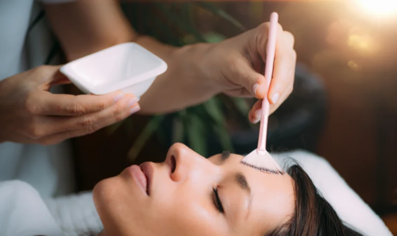 Peelings de Nova Geração: enzimas inteligentes e protocolos bioativos personalizados