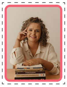 Especialista em pediatria e neonatologia e em Psicologia do desenvolvimento infantil. Psicomotricista Graduada em Fisioterapia e Pedagogia.