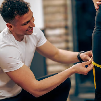 [Imagem de avaliação física computadorizada sendo analisada por profissional]