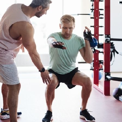 [Imagem de avaliação de estabilidade articular em ambiente clínico]