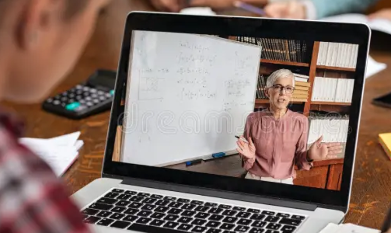 Estudar online com interação real: como funciona o modelo ao vivo
