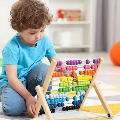 [Imagem de autonomia e concentração infantil na abordagem pikleriana]