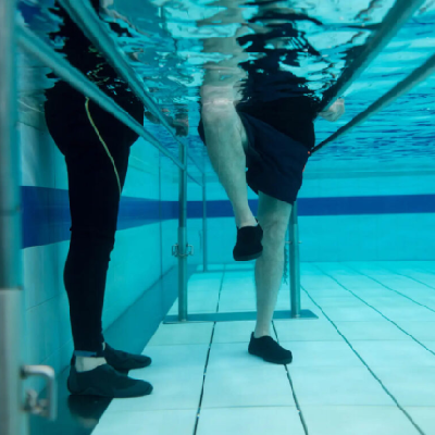 [Fisioterapia aquática para reabilitação]