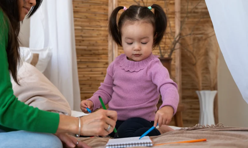 Co-regulação afetiva diária: adulto responsivo ou ambiente previsível, o que favorece mais o bebê?