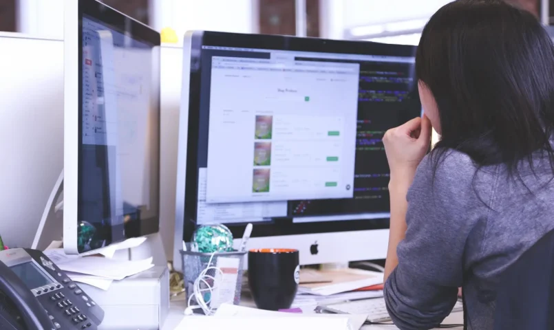 Quais tecnologias são usadas em cursos de pós em tradução para prática profissional?