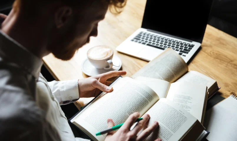 Quais são os diferenciais de pós em tradução literária focadas em tradução de ficção?