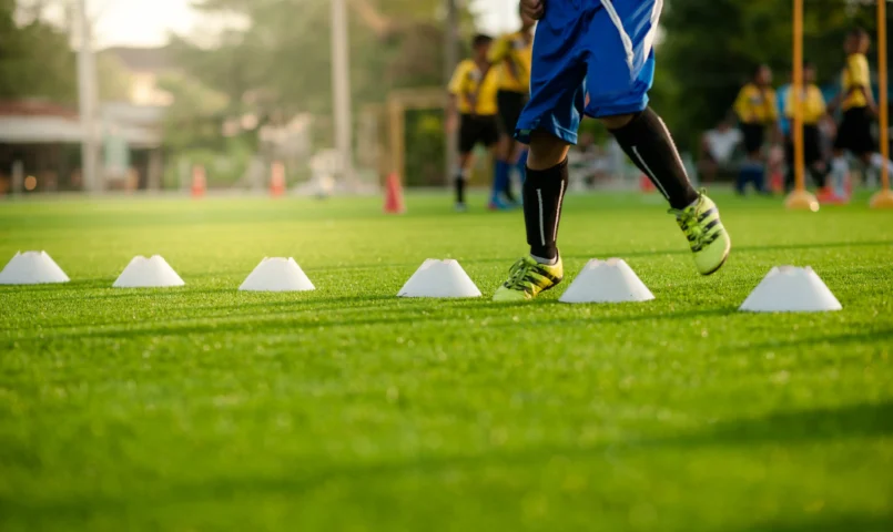 Quais empresas contratam profissionais com pós-graduação em futebol e futsal?